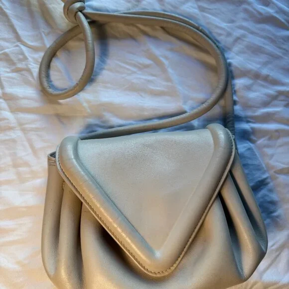 Bottega Veneta  Lambskin Small Beak Triangle Flap Shoulder Bag Chalk - Picture 4 of 6